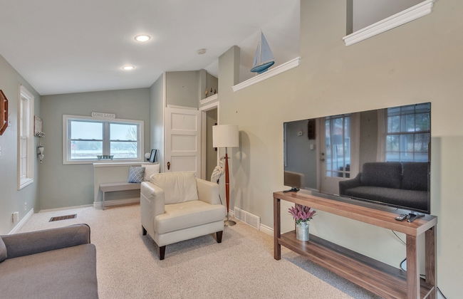 Amazing Lakefront Retreat On Long Lake! 2 Bedroom Home by RedAwning - Foto 16