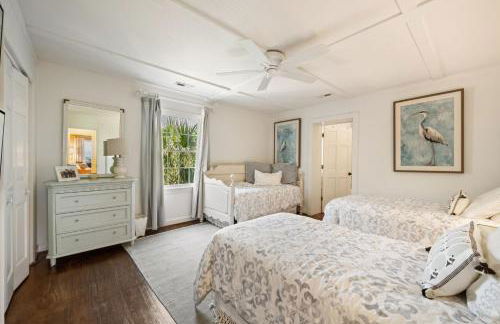 Relax and Enjoy the Spectacular Views in this Picturesque Home home - Foto 12