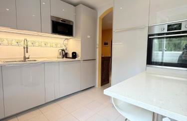 2 Bed Garden Apartment Benavista Direct Pool Access Walk to Golf, Tennis & Amenities - Photo 4