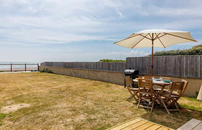 Sunny Seafront Chalet - Sleeps 6 - Photo 47