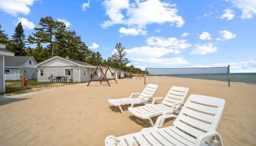 Spacious 3BR Lakefront Cottage with Stunning Views - Foto 5