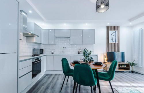 Heart of Didsbury Luxury 2 Bed Apartment by HASS HAUS - Photo 6