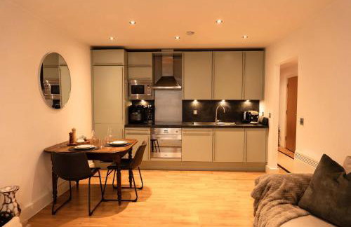 Premium Tower Hill Serviced Apartment - Photo 11