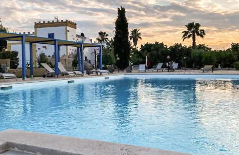 Pet Friendly Home In San Pancrazio Salentin With Private Swimming Pool, Can Be Inside Or Outside - Foto 1