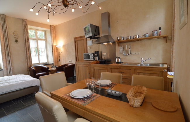 Cozy Studio in a 16th Century Castle - Photo 12