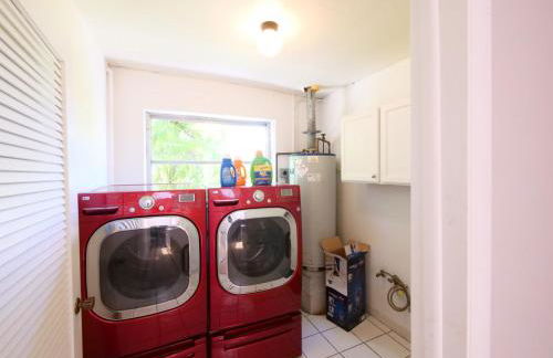 3BD Tropical Luxe Stay with Pool, Gameroom and Grill - Foto 26