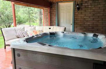 Chic Country Home in the Woods with Hot Tub - Foto 44