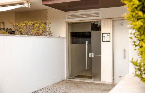 Lux Apt in Priv Condo with Pool, near Beach, Parking & Easy Access to Lisbon - Foto 43