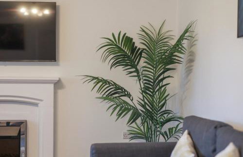 Spacious 4 Bedroom House with Parking - Foto 17