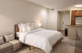 Modern 1 & 2 Bedroom Apartments Near Venice & MDR with Pool Gym & Cinema - Foto 11