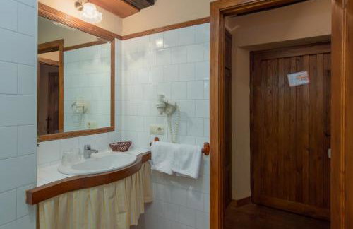 Casona De La Salceda - Photo 59