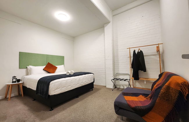 U Suites on Webb - Photo 8