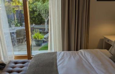 Saltwater Lodge - Air Conditioned 75yrd to the sea - Photo 45