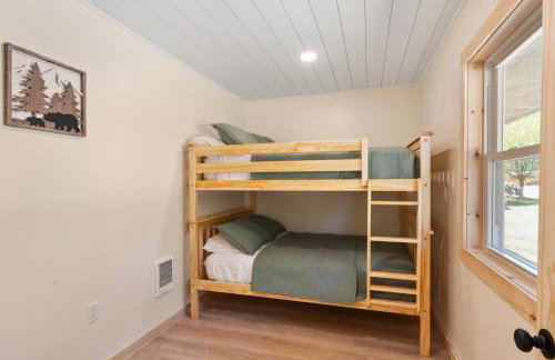 Waterfront 2 bed 2 bath (Suite 2) - Foto 9