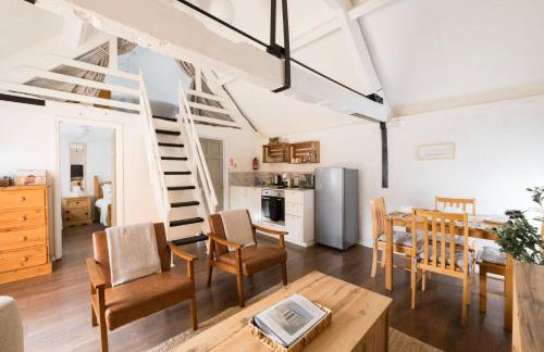 Cosy Cotswolds Cottage Farm Stay - Shepherds Rest - Photo 38