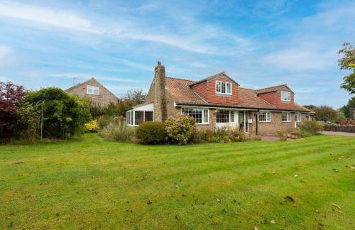 Hot Tub Free Parking 5 Bedroom Large Space - Photo 30