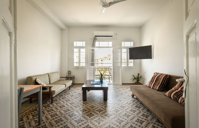 Vintage Charm 1BR Apt w Balcony & View - Foto 9