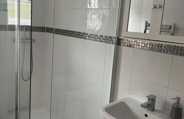 2 bedroom bungalow, 15 minutes to Alton Towers, dog friendly - Foto 43