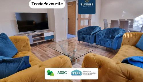 MUIRTON 1 - 4 Bed House, 4 Car Parking, 2 Baths, 5 Smart TVs, Fully Equipped, Large Dining and Living Space, Rear Garden, Free WiFi, by SUNRISE LONG LETS and SERVICED ACCOMMODATION DUNDEE - Foto 4