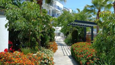 Apartamento familiar premium en Playa Granada - 3 dormitorios, piscina y golf - Foto 2, Garden