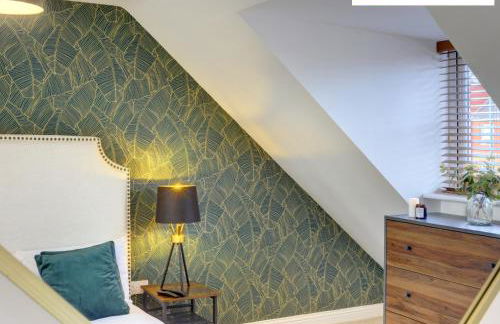 LARGE 4 Bedroom Semi-Detached House Sleeps 7 By Klarok Short Lets & Serviced Accommodation - Foto 26