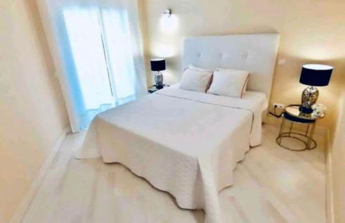 Beach & Sea Apt, Fast WIFI, Airco, Private Parking and Pool - Foto 1