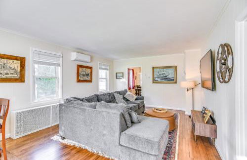 Lovely Westerley Home with Yard and Grill! - Foto 7