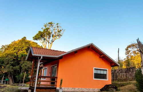 Chalé Canto do Galo 2 - Hidro da Jacuzzi, Lareira Ecológica, Cozinha Completa, Wi-Fi 80mbps, próximo a comércio local e relaxando ao som do riacho - Photo 15