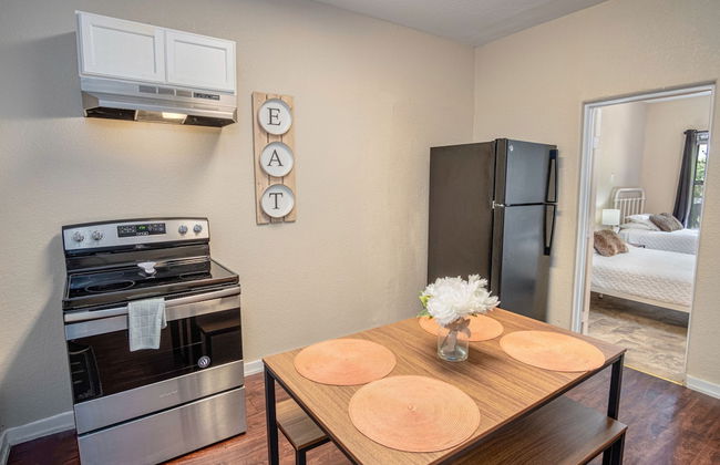 Cozy Downtown Guest House 2br/1ba Sleeps 8 - Foto 16