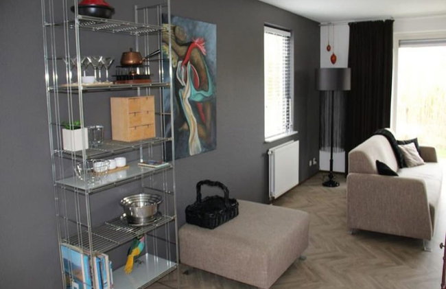 Appealing Bungalow With Garden - Photo 31