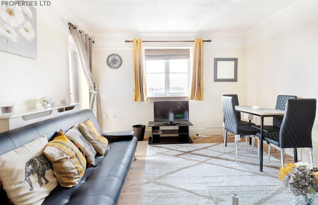 2 Bed Apartment Sleeps 5 - Free Parking, Balcony - Photo 10