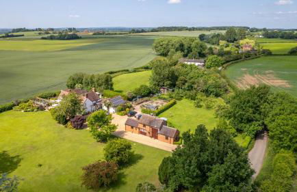 The Owl House with swimming pool and private hot tub - Foto 5