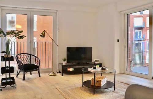Luxury 2 Bed Apartment Vauxhall, Balcony, Sleeps 6, Central London - Open for Business stays, Long Stays, Families Relocating - Foto 6