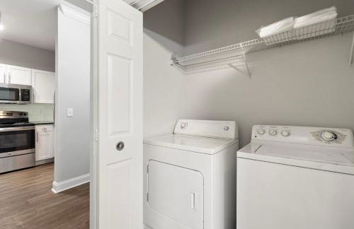 Luxury King Bed Suite - Pool - Gym - Parking - Foto 23