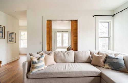 Stay Portland - 3BR - Sleeps 6 - Steps to NW 23rd - Fast WiFi - Foto 8