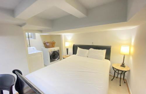 COMFY Basement Home 2 Bdrm1Den 3Queen Beds - Foto 19