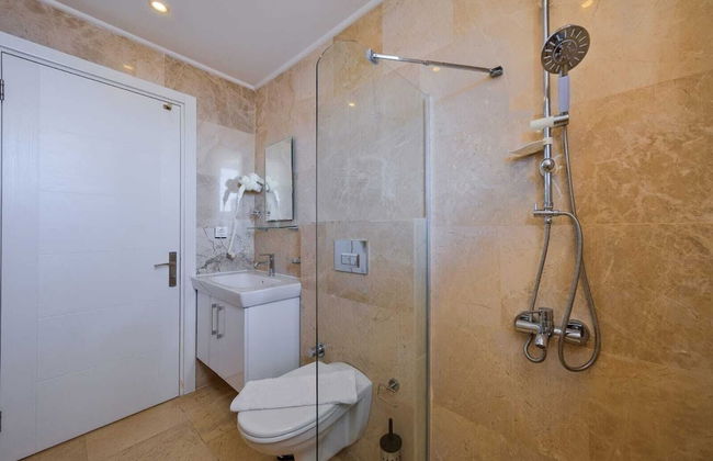 Villa Lumiere 3 Luxurious 5 bed Villa in Kiziltas Kalkan With sea Views - Photo 35