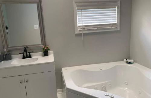 Luxury Pool with King beds Near Shops and Dining - Foto 30