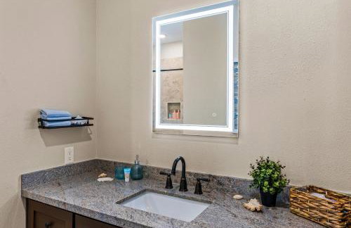 Caza Azul Luxury 4BR Getaway, Gated Community, Canal Views & Lift - Foto 24