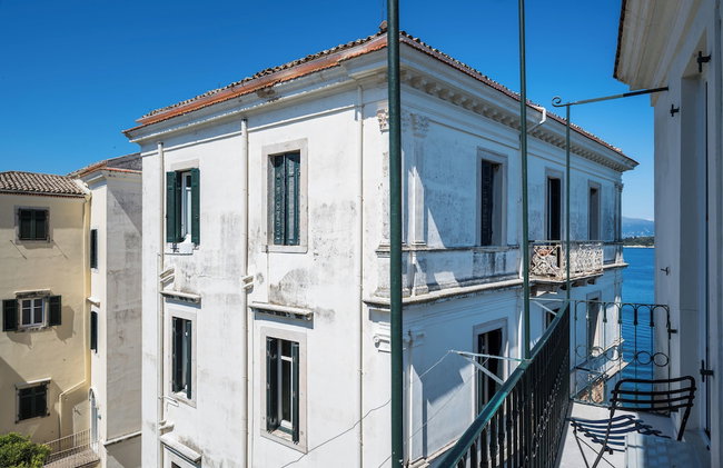 Fotiadis Family Luxury Suites by Konnect - Photo 81