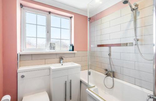 6 bedroom home for contractors and families - Photo 2