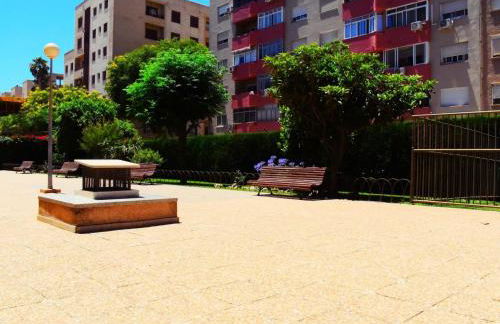 Amplio y luminoso apartamento cerca del centro y la playa con piscina y parking privado - Foto 46