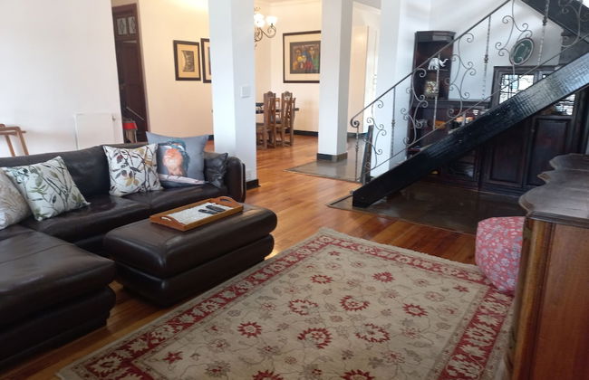 Jakes's Place Modern Comfortable & Sunny 3-bedroom House in Kensington - Photo 1