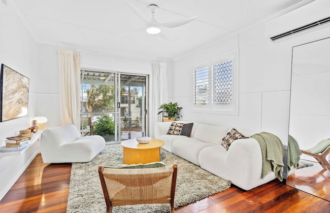 Palm Beach Cottage Walk to Beach - Photo 1