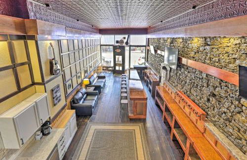 Walk to River Unique Studio in Renovated Bar! - Foto 11