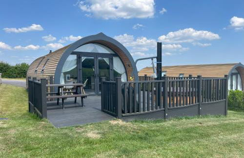 Blackbird Lodge - 2 bed with aircon, hottub, AC, accessible, stunning views - Photo 4