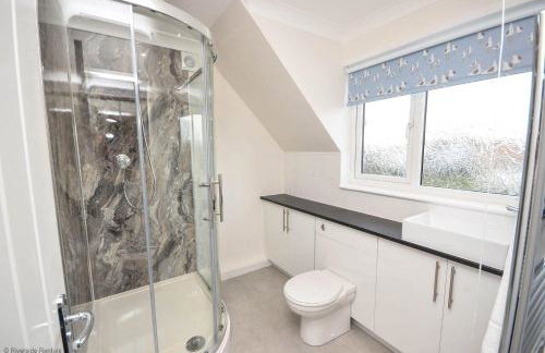 Bure Banks in the heart of Wroxham - Photo 12