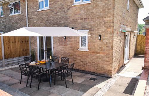Spacious 4 Bed House Sleeps 6 Parking Garden in Loughborough - Foto 47