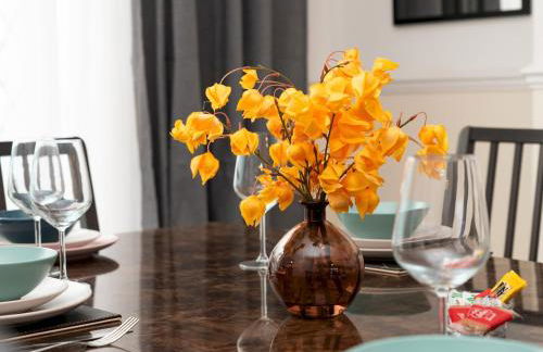 Spacious 4 Bed House Free Parking Near Station - Pass the Keys - Foto 40