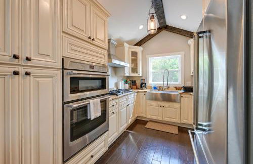 Beautiful Franklin Home with Bunkhouse and Hot Tub! - Foto 9